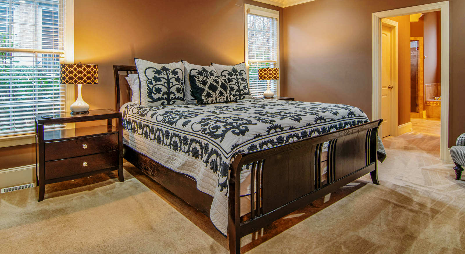 Carpet flooring in a bedroom